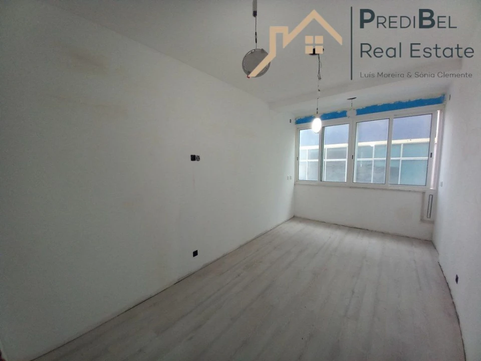 Apartamento T4 para Venda em Laranjeiro e Feijó Foto 38