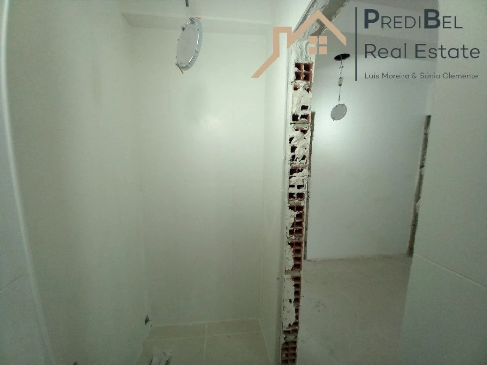 Apartamento T4 para Venda em Laranjeiro e Feijó Foto 28