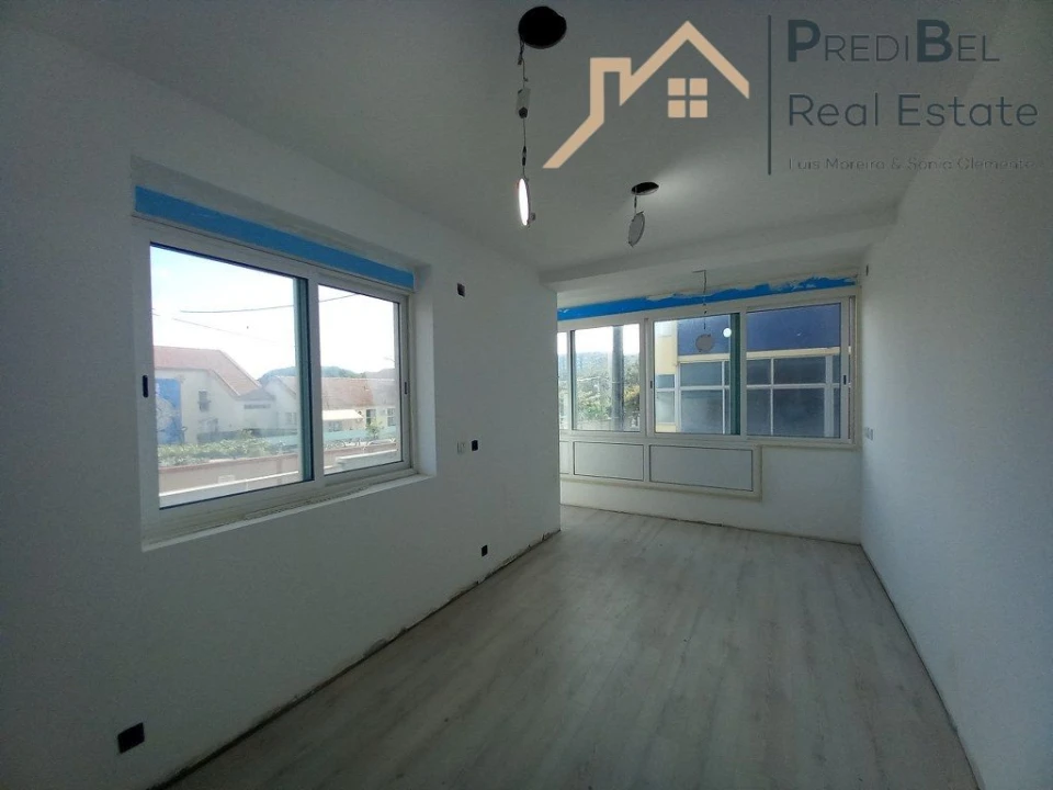 Apartamento T4 para Venda em Laranjeiro e Feijó Foto 30