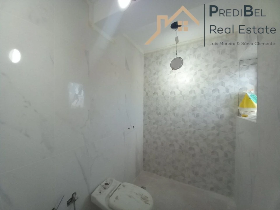 Apartamento T4 para Venda em Laranjeiro e Feijó Foto 35