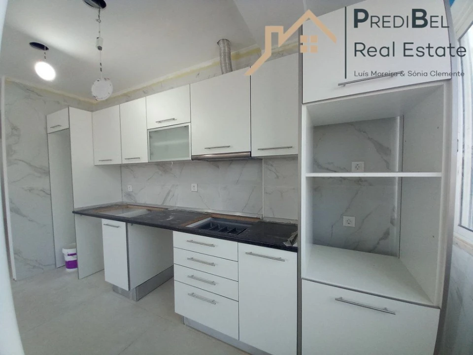 Apartamento T4 para Venda em Laranjeiro e Feijó Foto 16