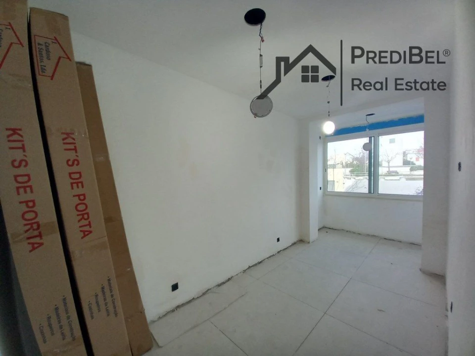 Apartamento T4 para Venda em Laranjeiro e Feijó Foto 22