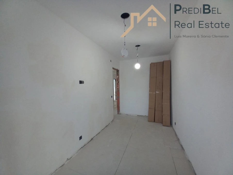 Apartamento T4 para Venda em Laranjeiro e Feijó Foto 23