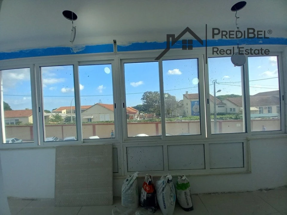 Apartamento T4 para Venda em Laranjeiro e Feijó Foto 18