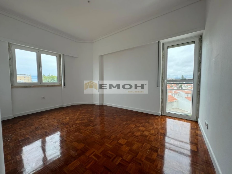Apartamento T3 para Venda em Carcavelos e Parede Foto 18