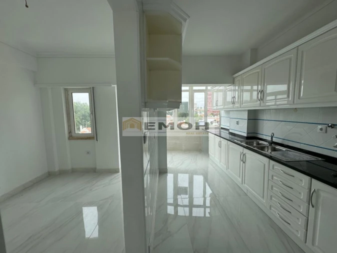 Apartamento T3 para Venda em Carcavelos e Parede Foto 7