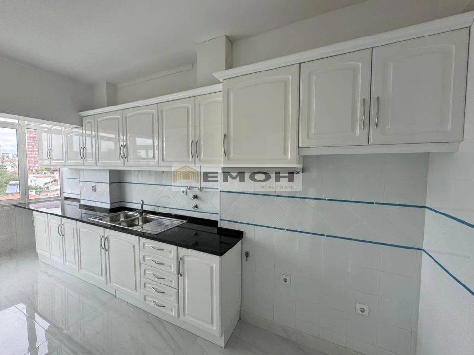 Apartamento T3 para Venda em Carcavelos e Parede Foto 1