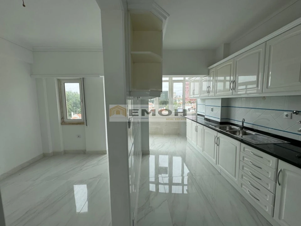 Apartamento T3 para Venda em Carcavelos e Parede Foto 7