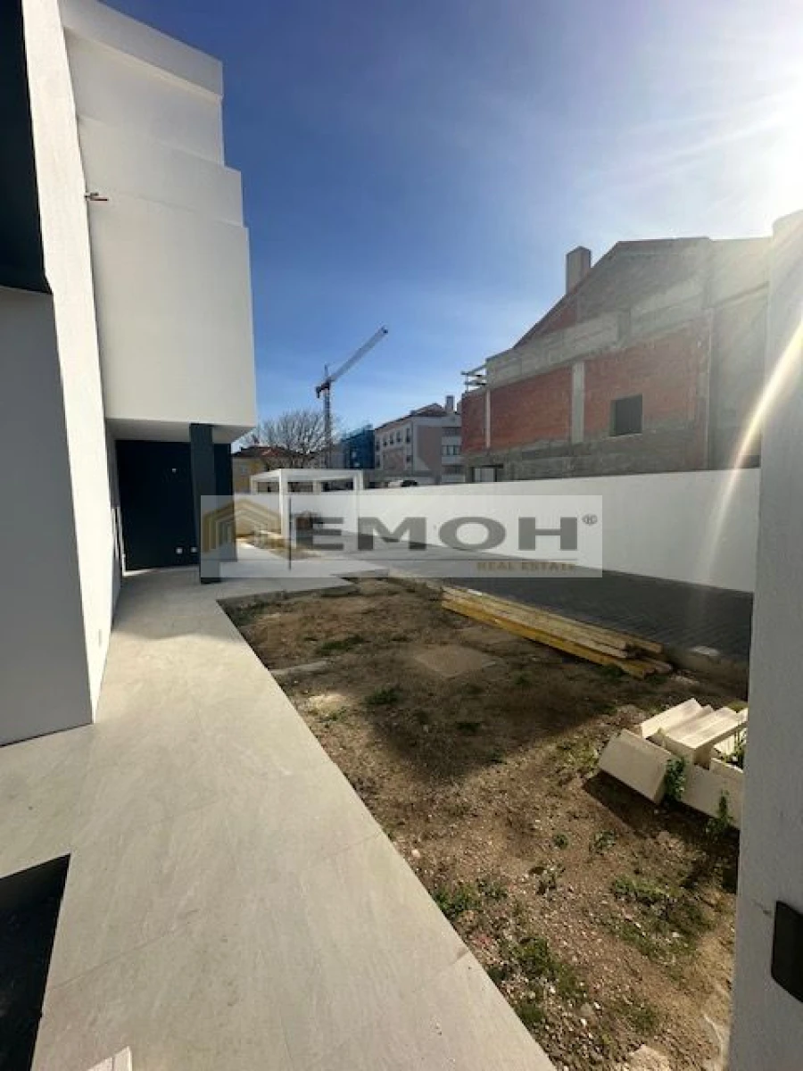 Moradia T3 para Venda em São Domingos de Rana Foto 44