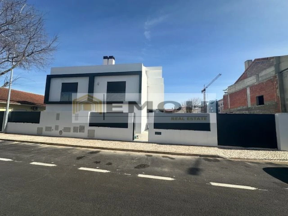 Moradia T3 para Venda em São Domingos de Rana Foto 2