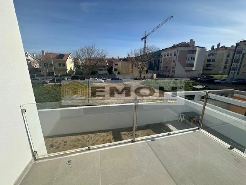 Moradia T3 para Venda em São Domingos de Rana Foto 38