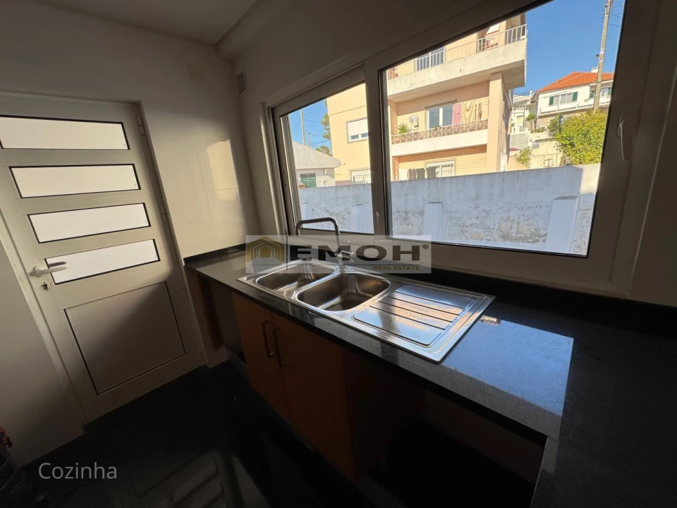 Apartamento T3 para Venda em Carcavelos e Parede Foto 3