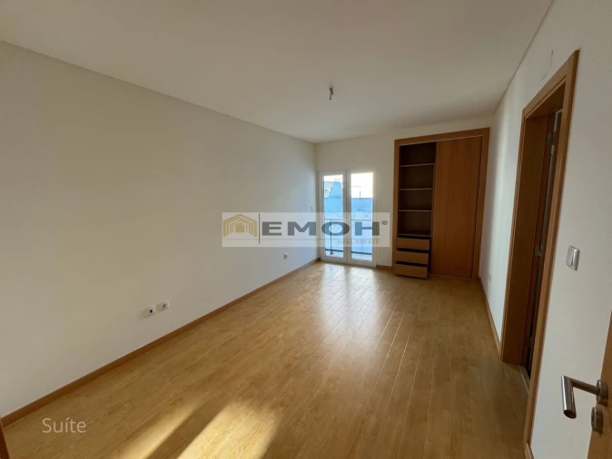 Apartamento T3 para Venda em Carcavelos e Parede Foto 30