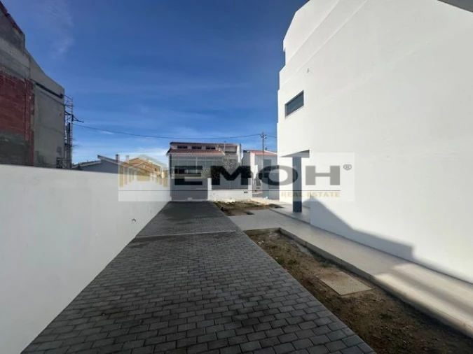 Moradia T3 para Venda em São Domingos de Rana Foto 46