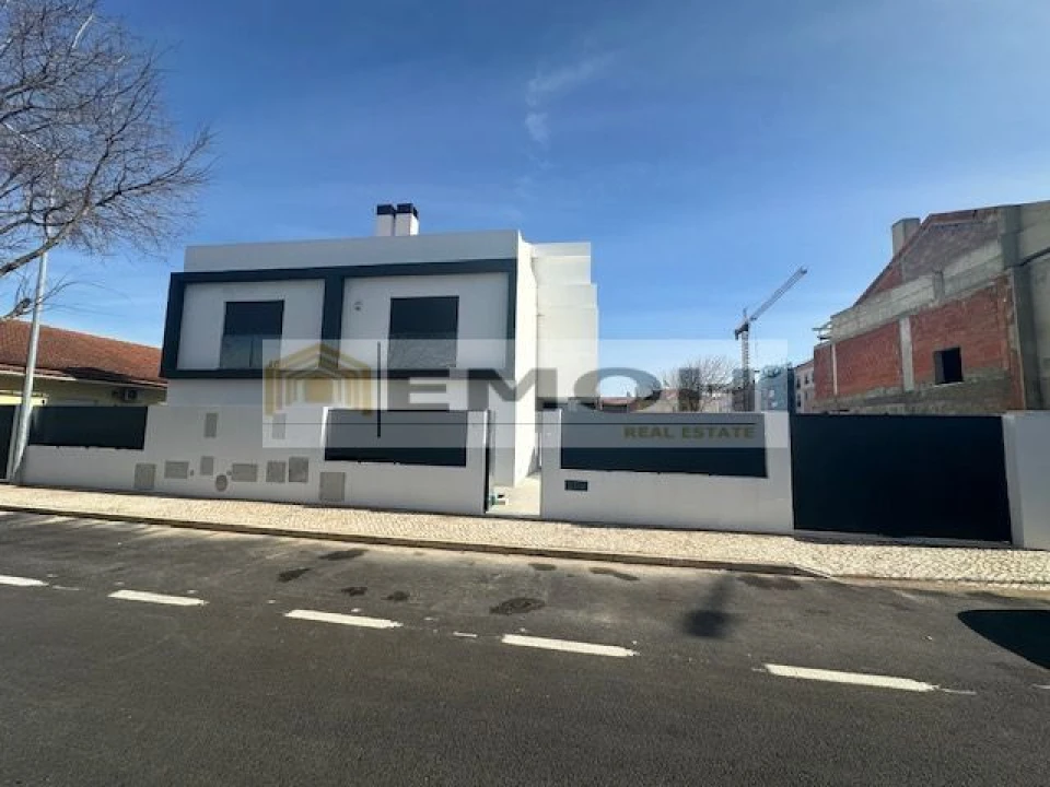 Moradia T3 para Venda em São Domingos de Rana Foto 2