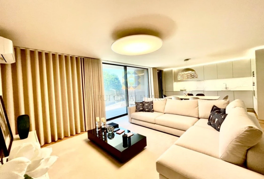 Apartamento T4 para Venda em Santa Marinha e São Pedro da Afurada Foto 1