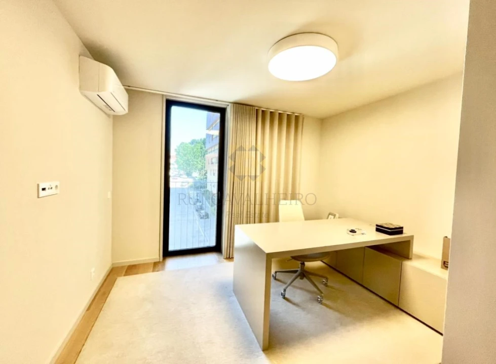 Apartamento T4 para Venda em Santa Marinha e São Pedro da Afurada Foto 27