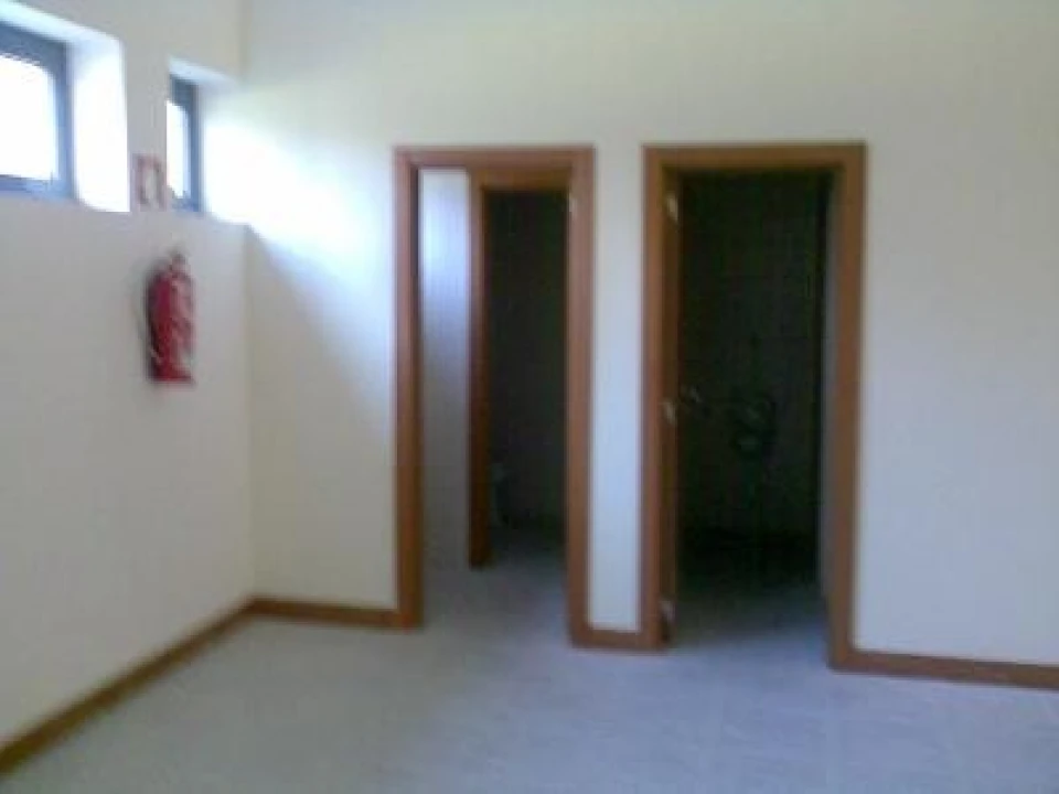 Loja para Venda em Coronado (São Romão e São Mamede) Foto 3