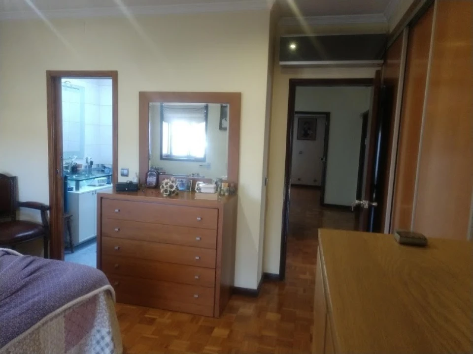 Moradia T4 para Venda em Pedrouços Foto 5