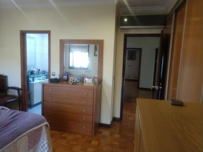 Moradia T4 para Venda em Pedrouços Foto 5