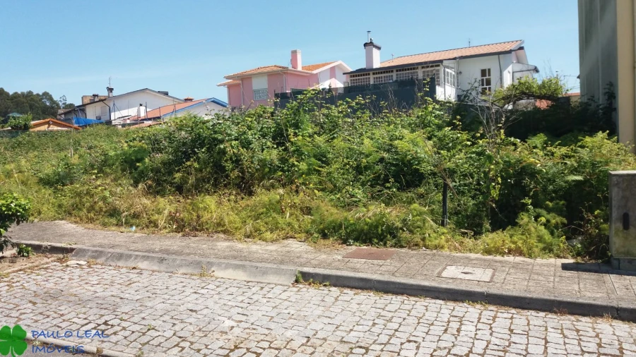 Terreno para Venda em Alvarelhos e Guidões