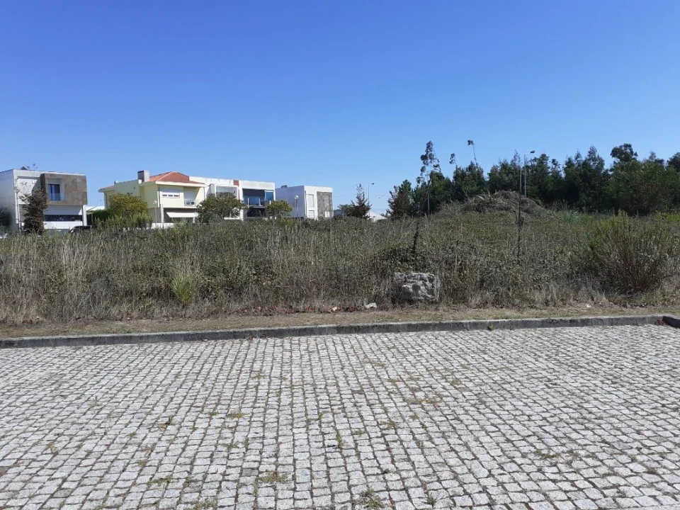 Terreno para Venda em Moreira Foto 1