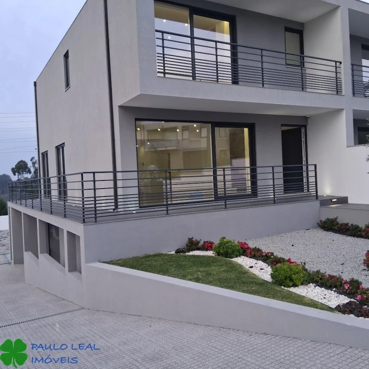 Moradia T3 para Venda em Vilar e Mosteiró Foto 2