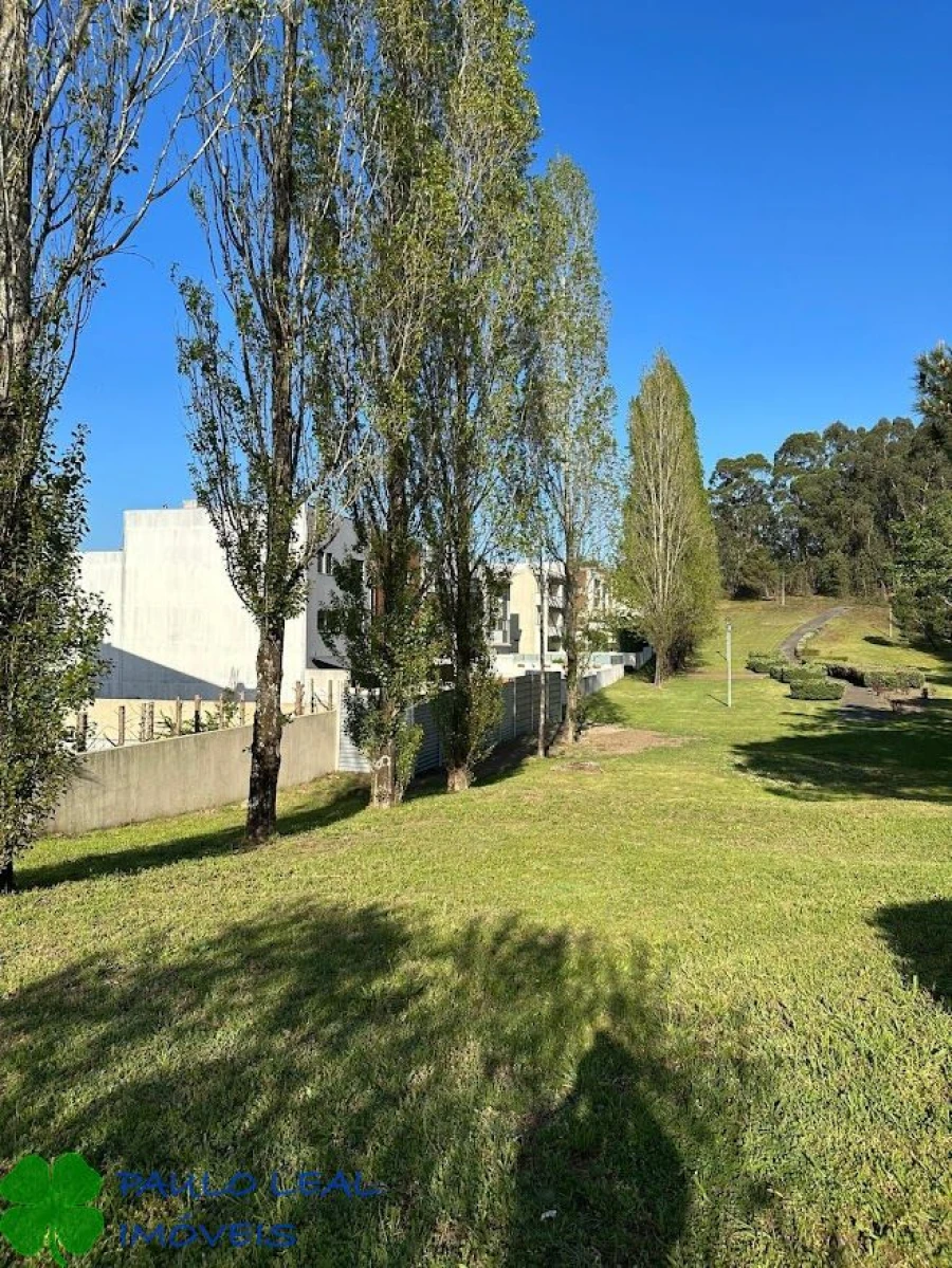 Terreno para Venda em Castêlo da Maia Foto 2