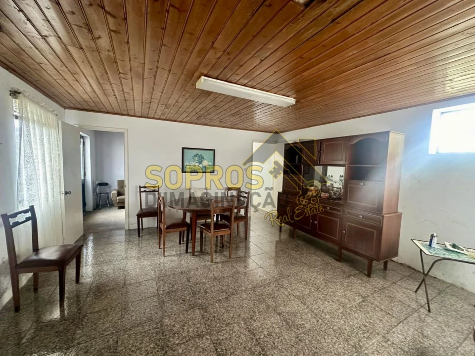 Moradia T3 para Venda em Doze Ribeiras Foto 6