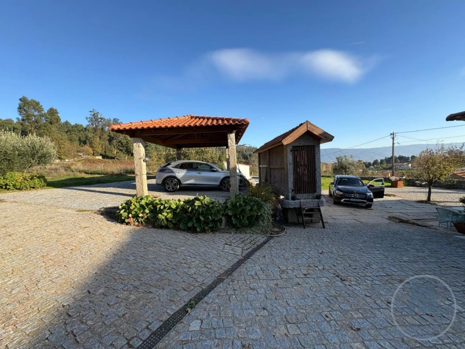 Quinta T5 para Venda em Gestaço Foto 13