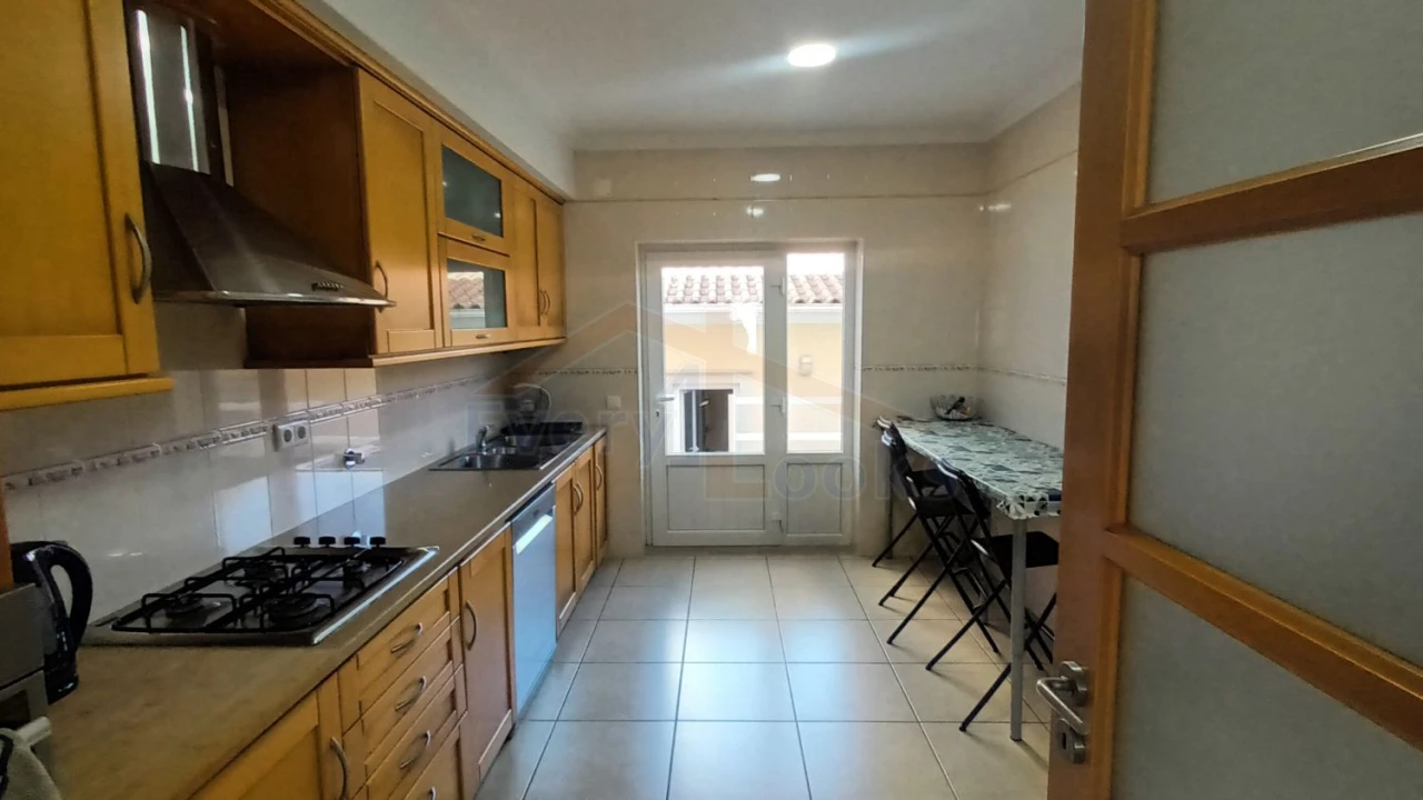 Moradia T4 para Venda em Serra D'El-Rei Foto 8