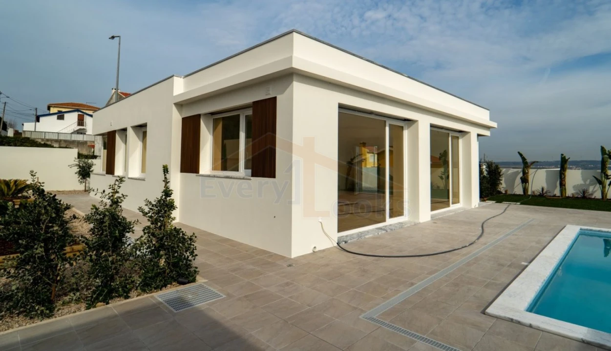 Moradia T3 para Venda em Lourinhã e Atalaia Foto 1