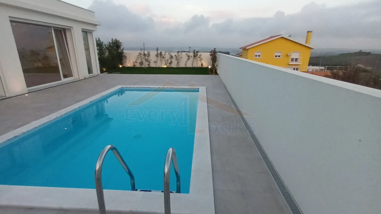 Moradia T3 para Venda em Lourinhã e Atalaia Foto 11