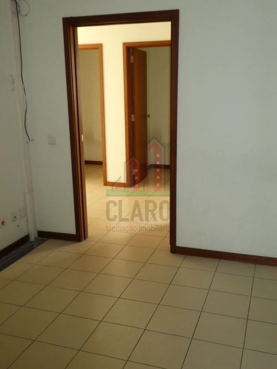 Garagem para Arrendamento em Eiras e São Paulo de Frades Foto 19