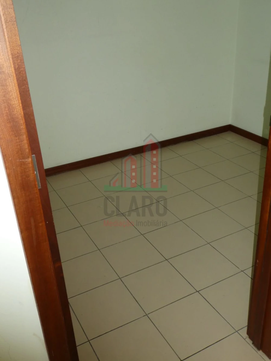 Garagem para Arrendamento em Eiras e São Paulo de Frades Foto 20