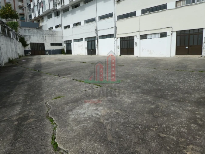 Garagem para Arrendamento em Eiras e São Paulo de Frades Foto 1
