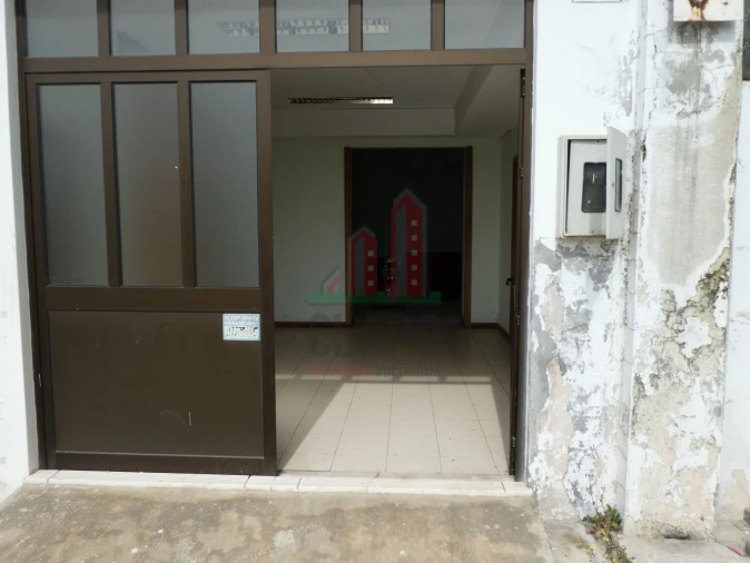 Garagem para Arrendamento em Eiras e São Paulo de Frades Foto 2