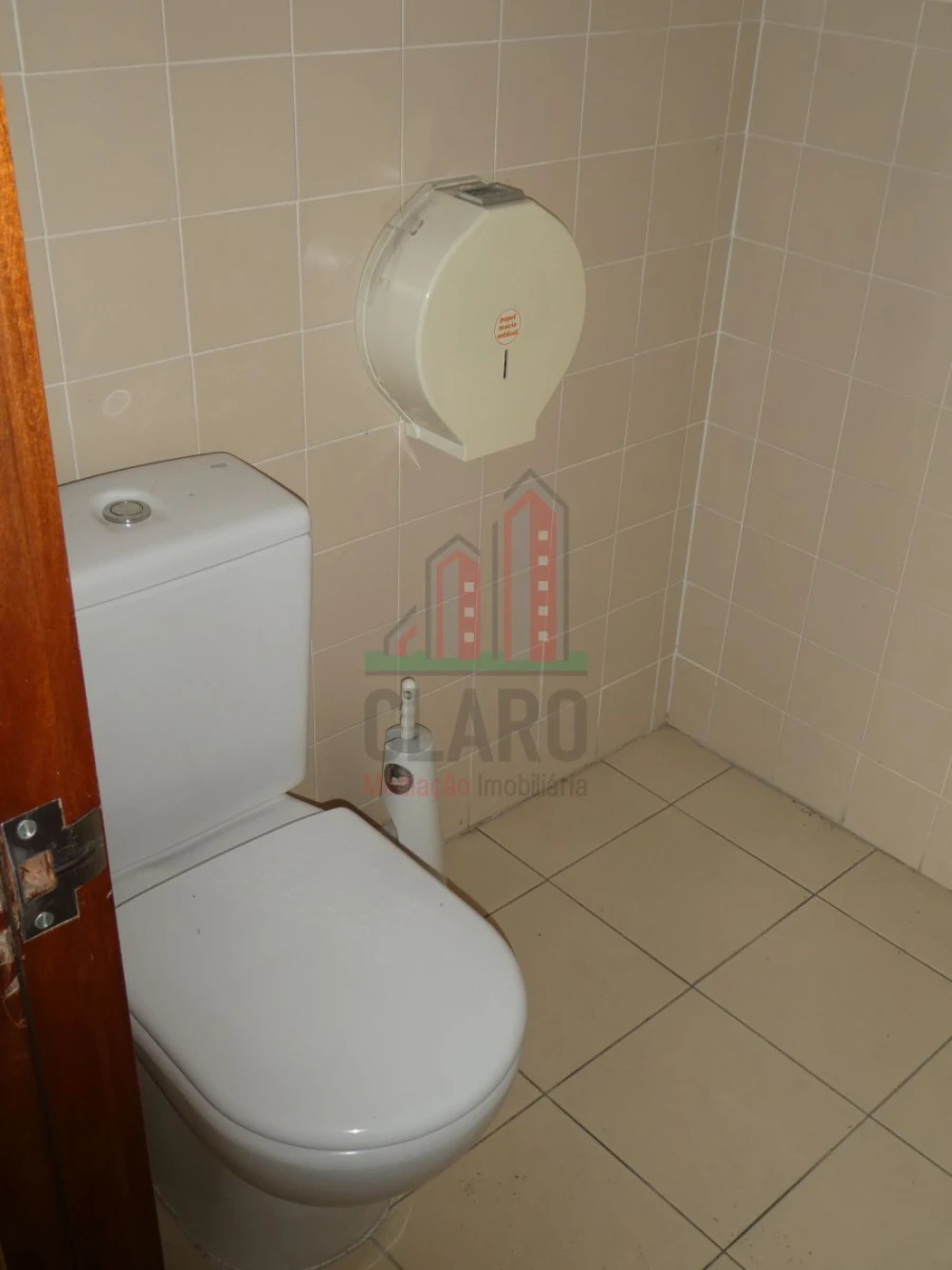 Garagem para Arrendamento em Eiras e São Paulo de Frades Foto 26