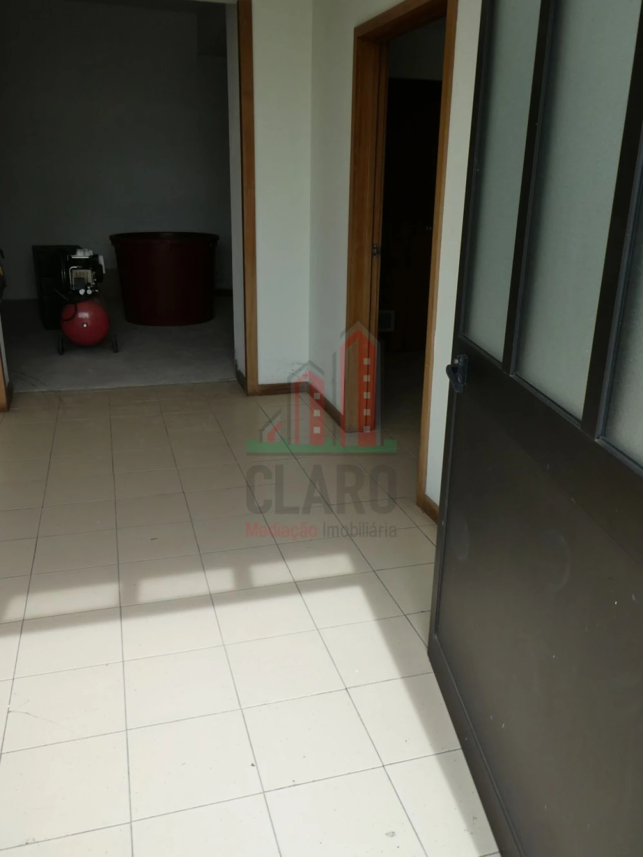 Garagem para Arrendamento em Eiras e São Paulo de Frades Foto 5