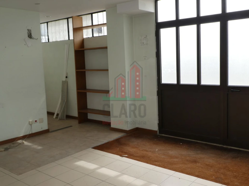 Garagem para Arrendamento em Eiras e São Paulo de Frades Foto 23