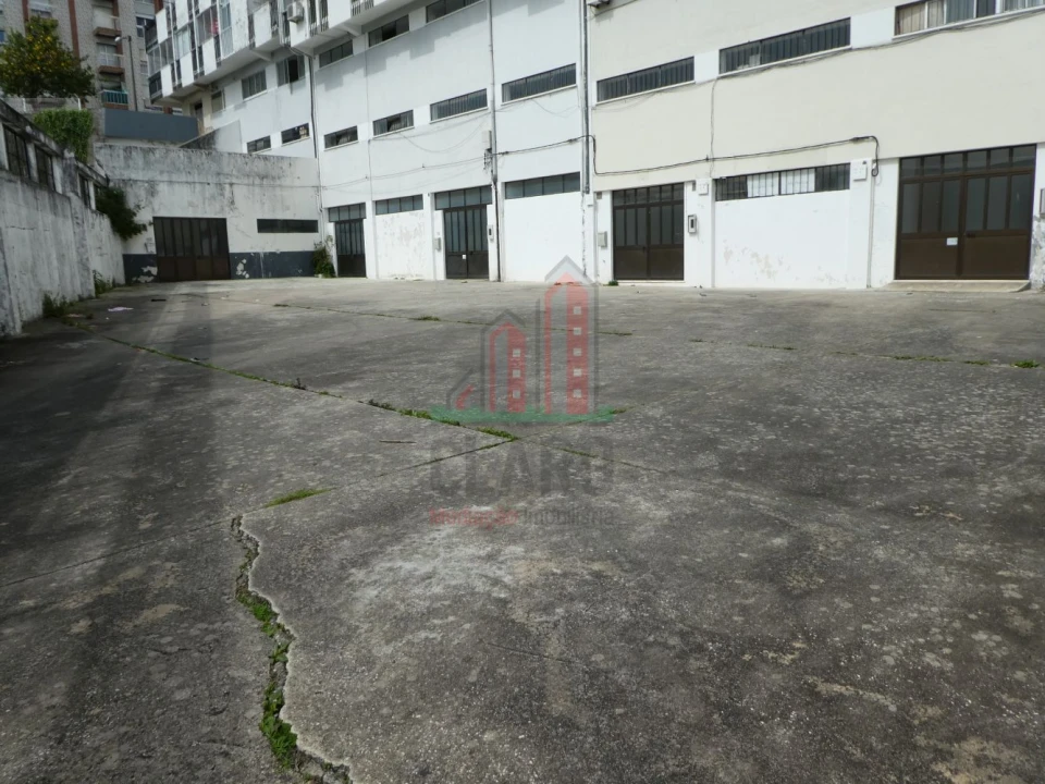 Garagem para Arrendamento em Eiras e São Paulo de Frades Foto 1