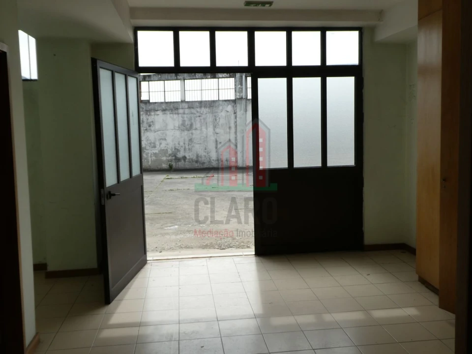 Garagem para Arrendamento em Eiras e São Paulo de Frades Foto 3