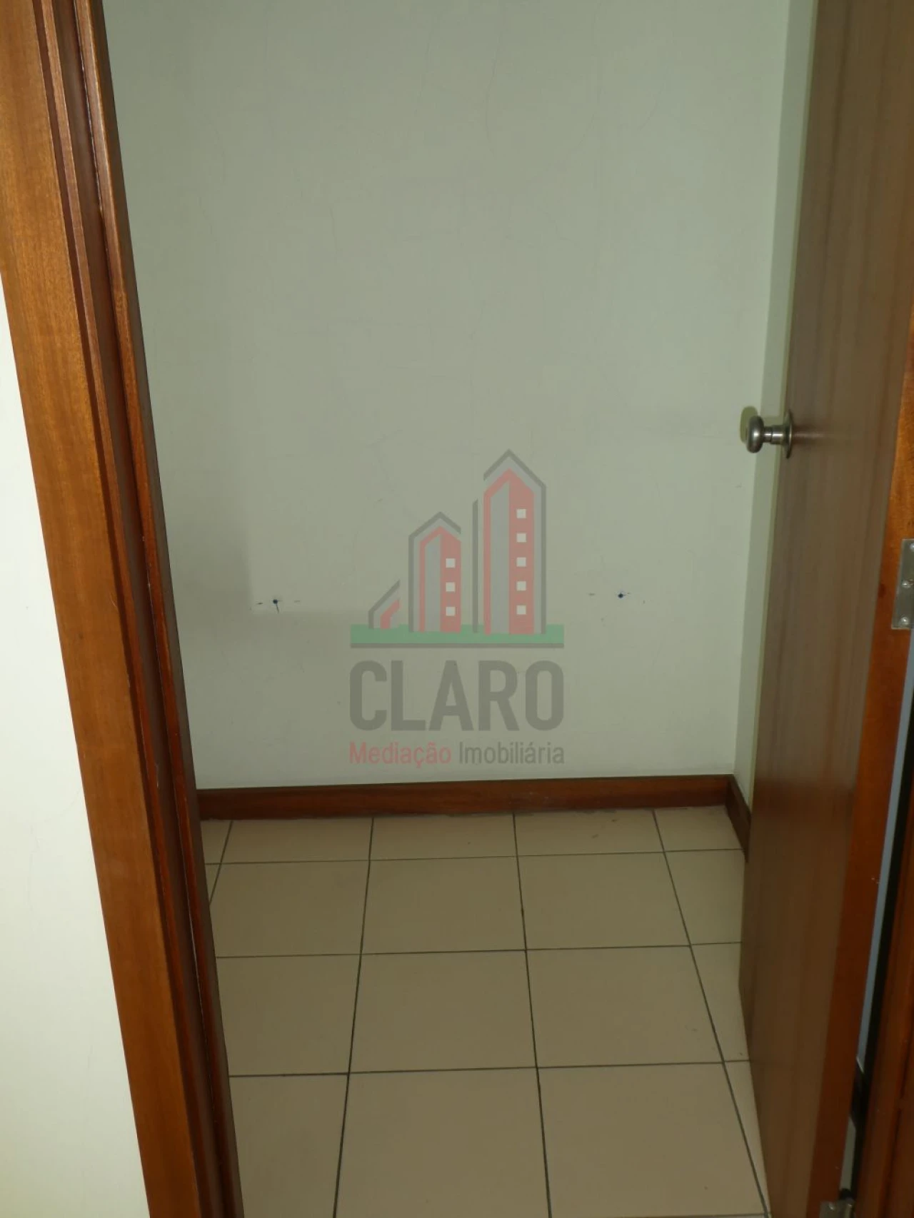 Garagem para Arrendamento em Eiras e São Paulo de Frades Foto 14