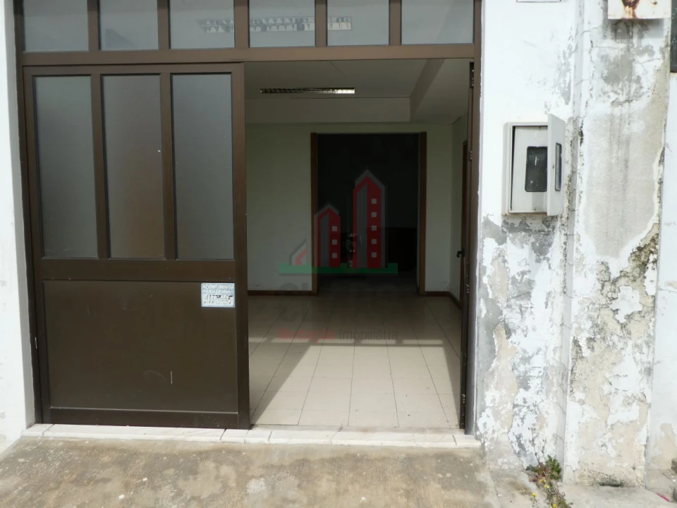 Garagem para Arrendamento em Eiras e São Paulo de Frades Foto 2