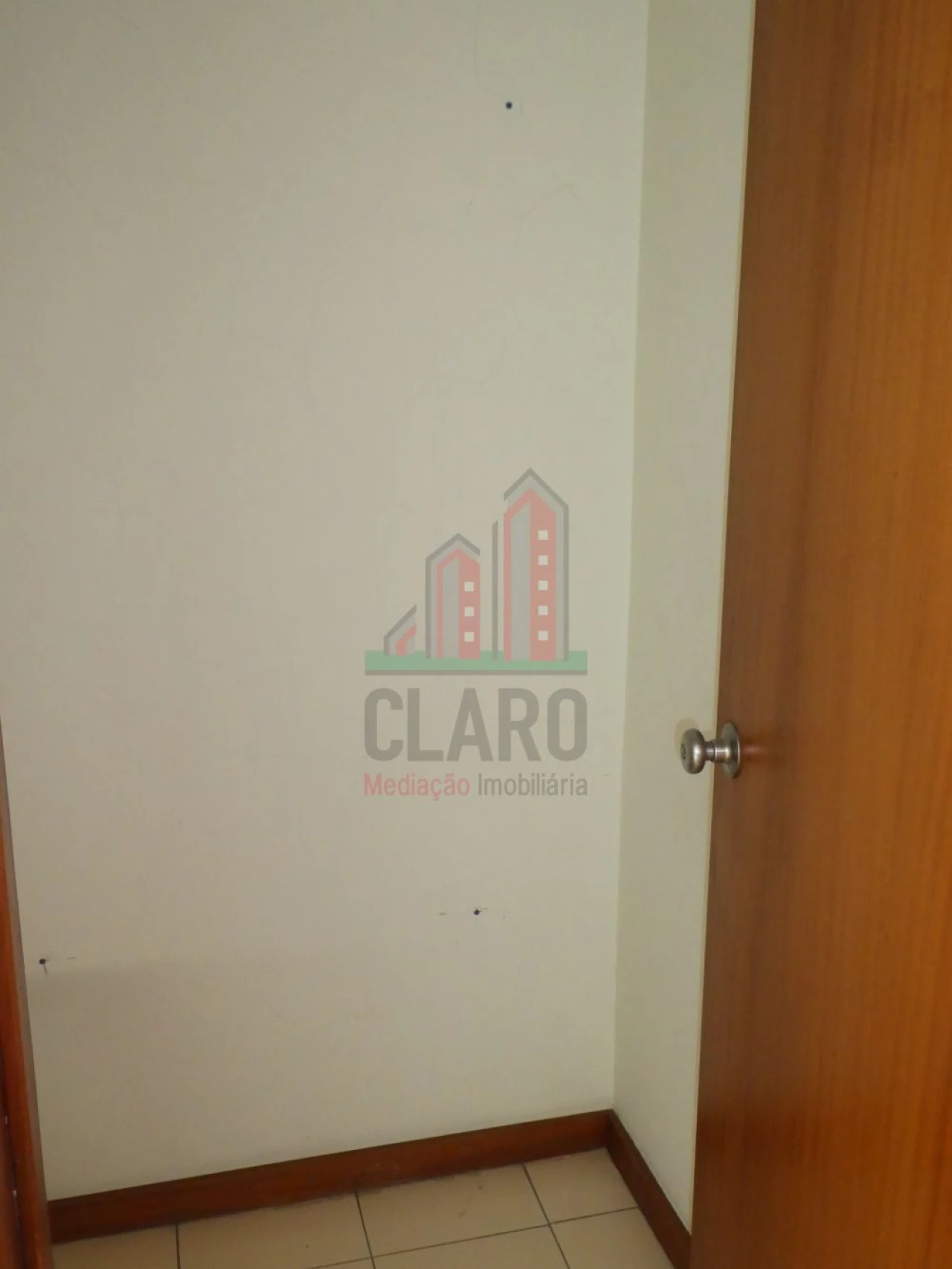 Garagem para Arrendamento em Eiras e São Paulo de Frades Foto 15