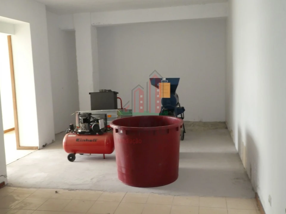Garagem para Arrendamento em Eiras e São Paulo de Frades Foto 12