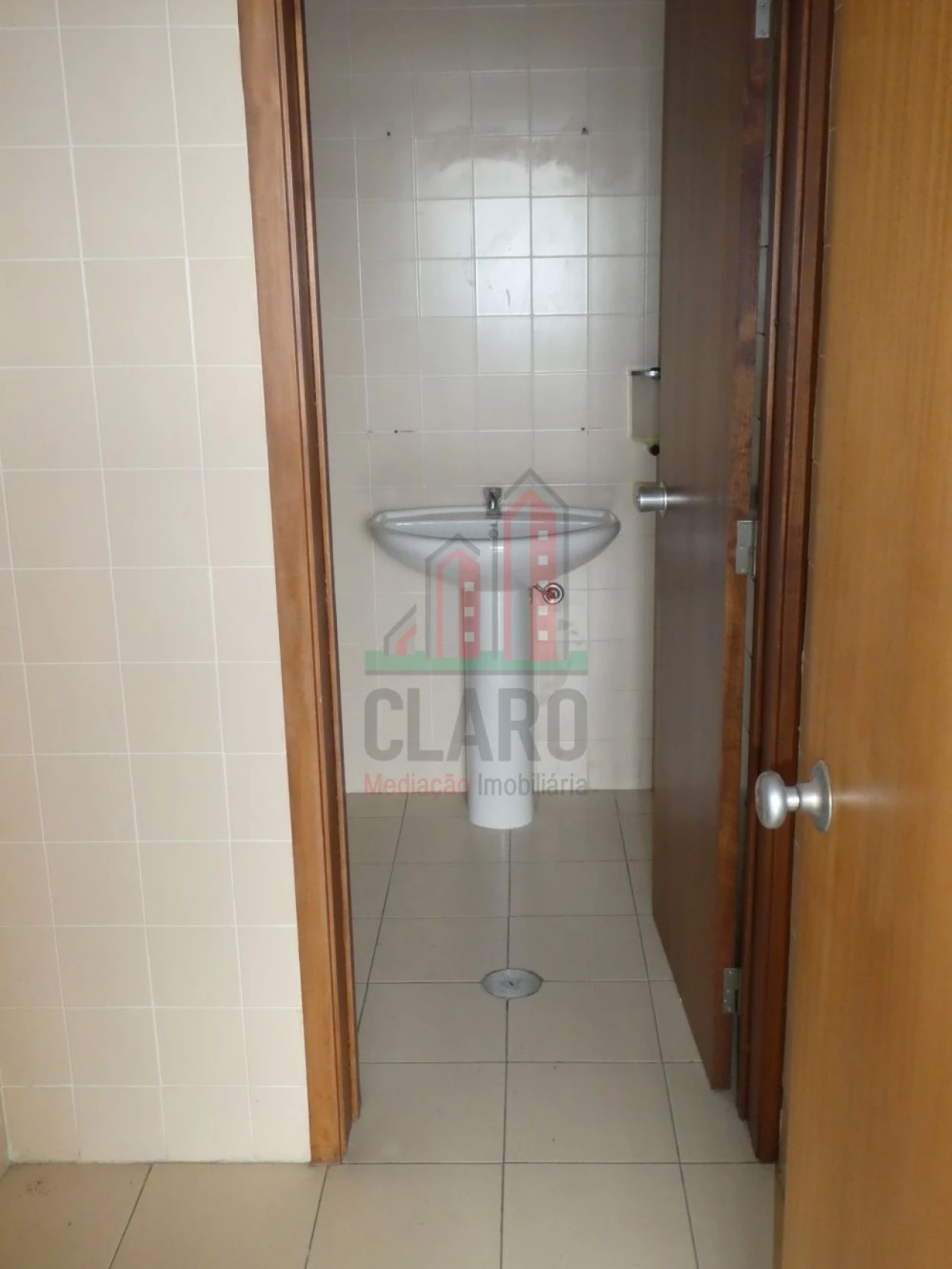 Garagem para Arrendamento em Eiras e São Paulo de Frades Foto 24