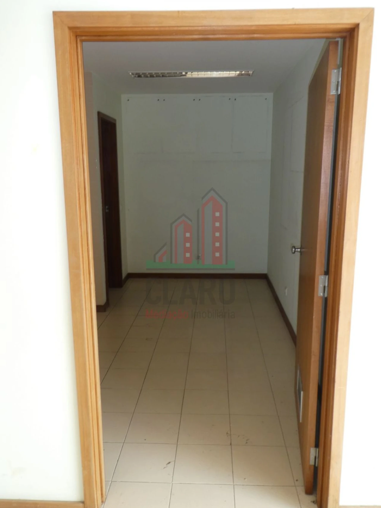 Garagem para Arrendamento em Eiras e São Paulo de Frades Foto 8