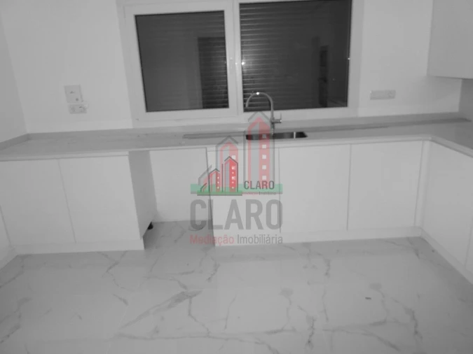 Moradia T3 para Venda em Arazede Foto 11