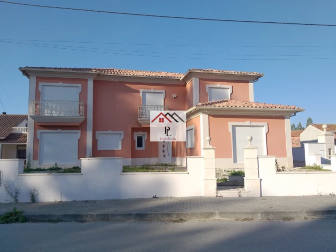 Moradia T7 para Venda em Milagres